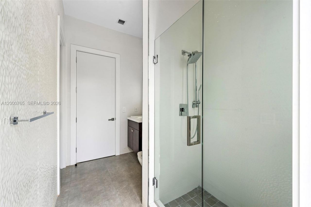 552 Palm Drive, Hallandale Beach, FL 33009 Photo