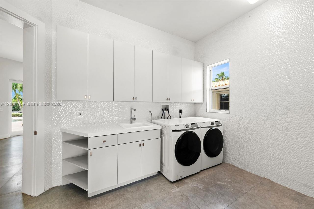 552 Palm Drive, Hallandale Beach, FL 33009 Photo