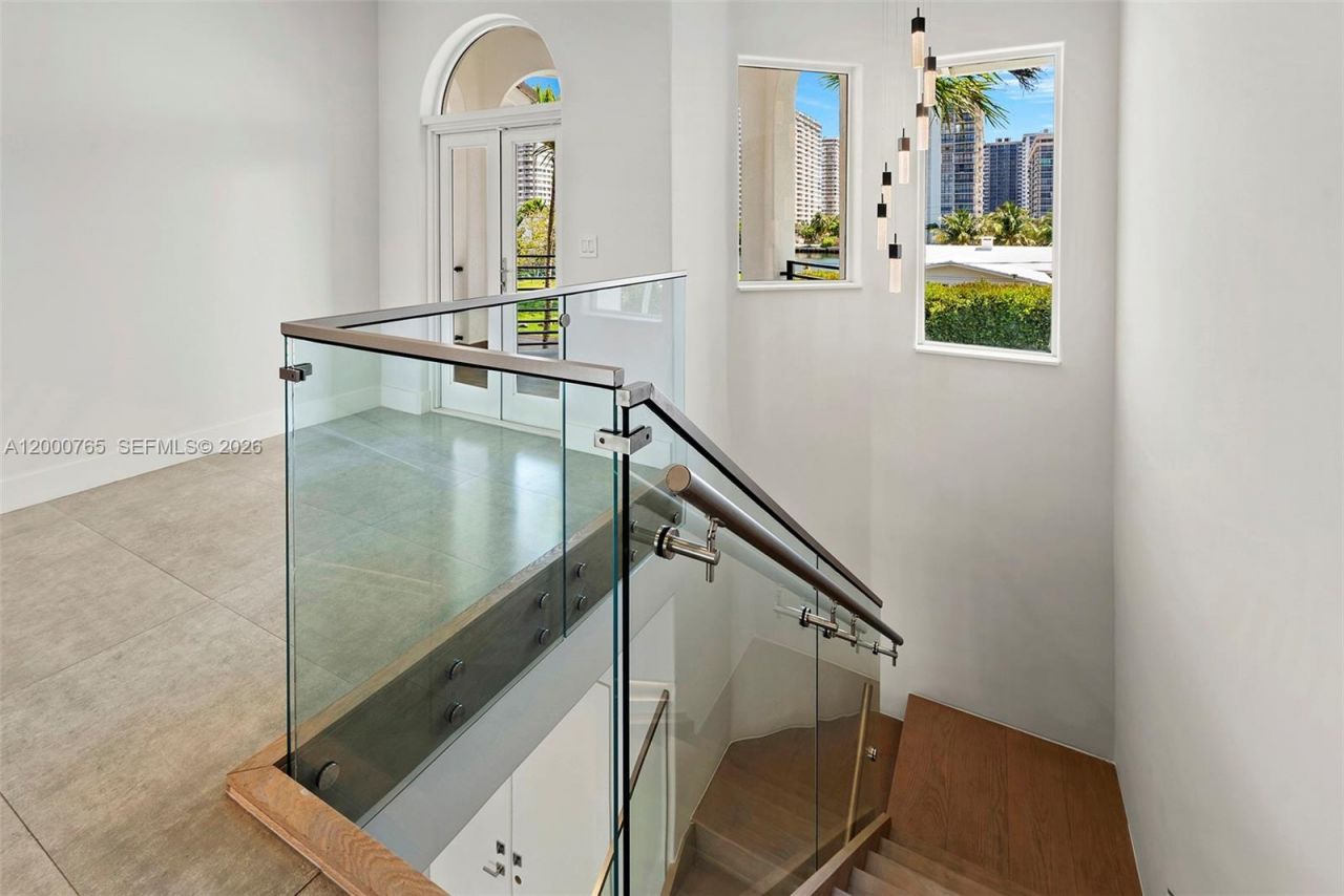 552 Palm Drive, Hallandale Beach, FL 33009 Photo