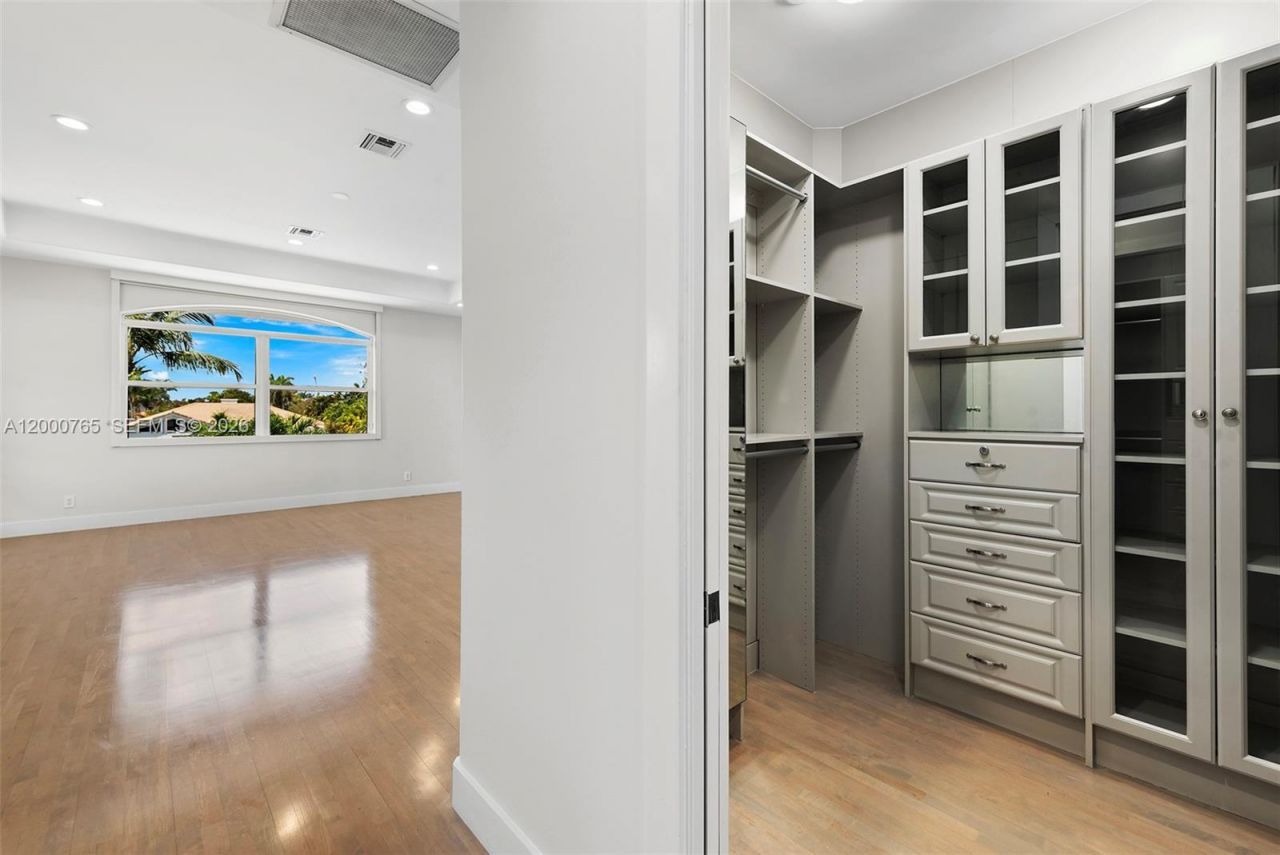 552 Palm Drive, Hallandale Beach, FL 33009 Photo