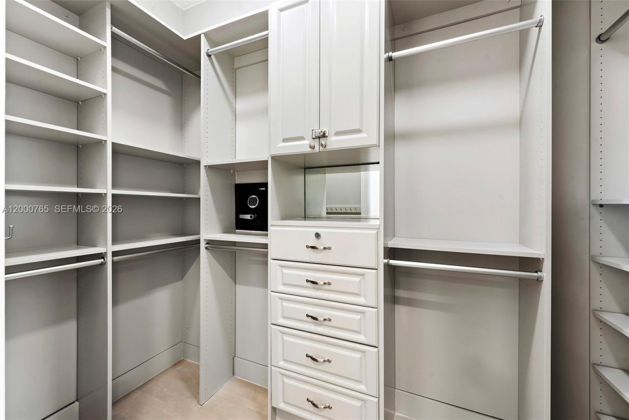 552 Palm Drive, Hallandale Beach, FL 33009 Photo