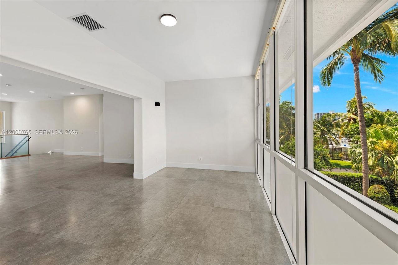 552 Palm Drive, Hallandale Beach, FL 33009 Photo