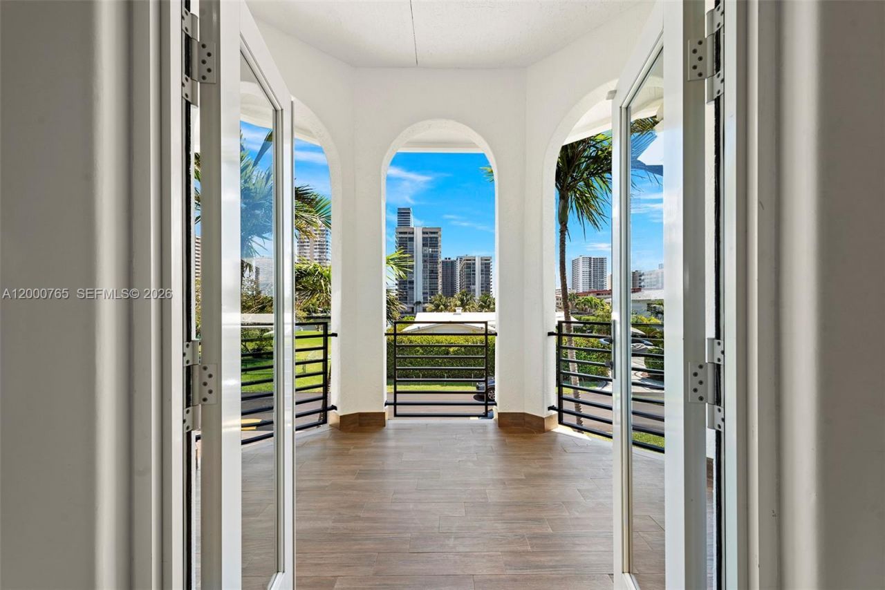 552 Palm Drive, Hallandale Beach, FL 33009 Photo