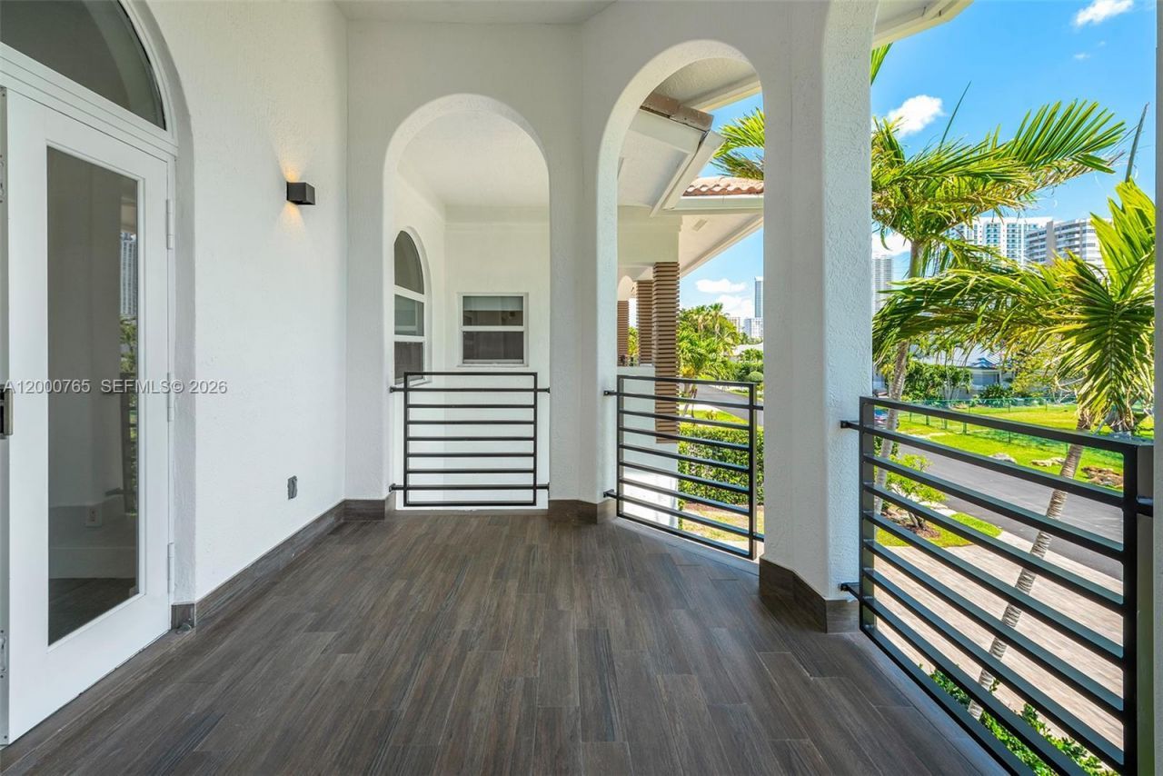 552 Palm Drive, Hallandale Beach, FL 33009 Photo