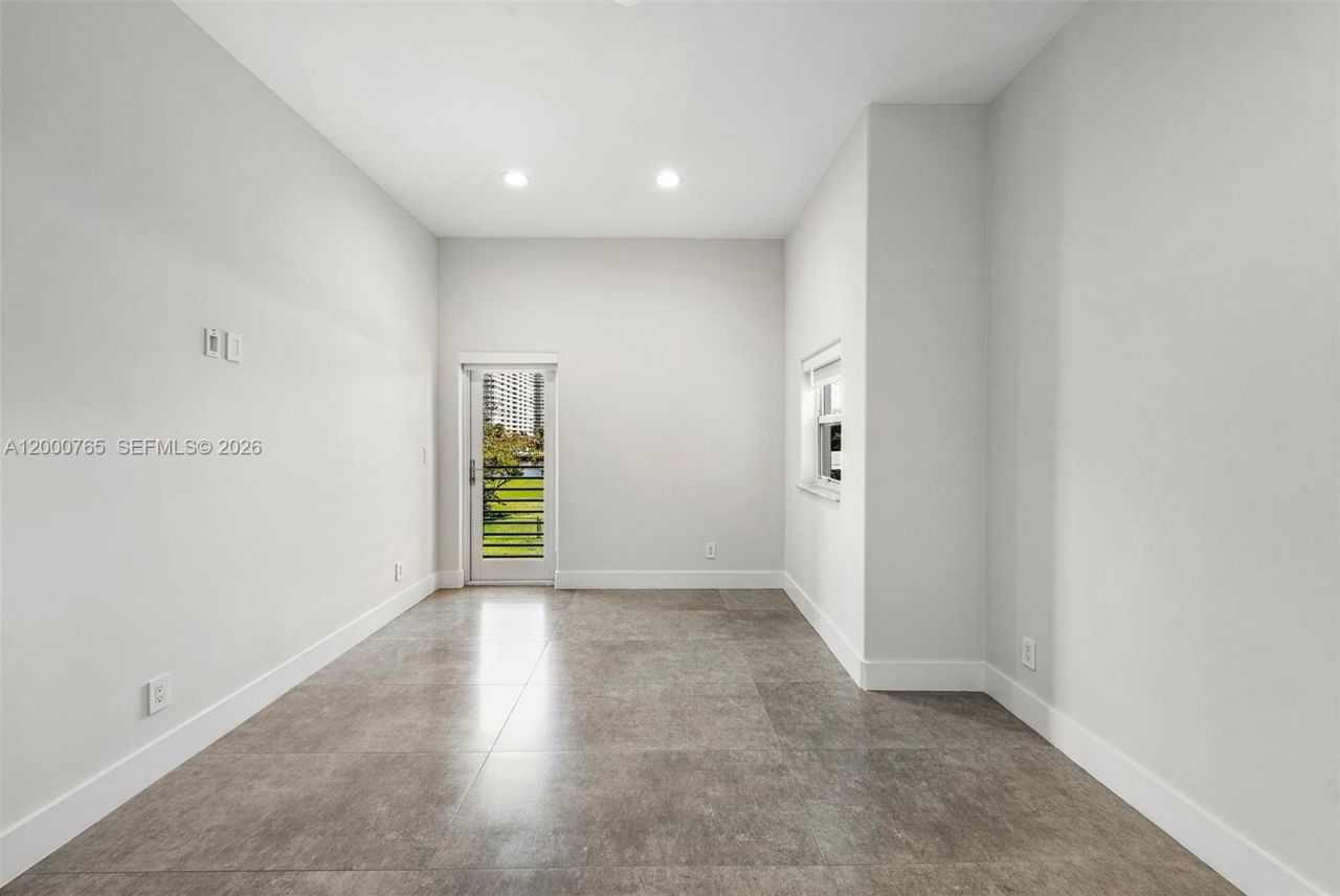 552 Palm Drive, Hallandale Beach, FL 33009 Photo