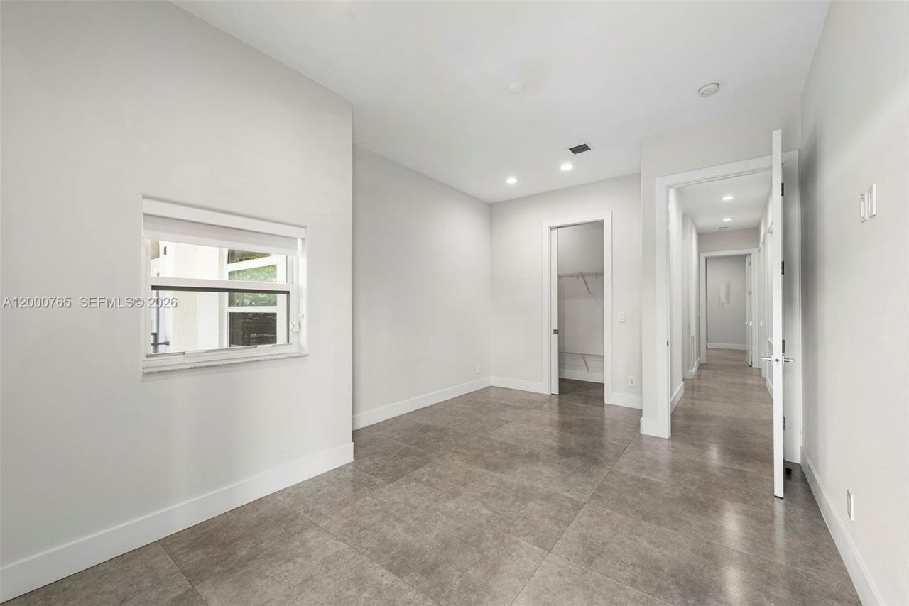 552 Palm Drive, Hallandale Beach, FL 33009 Photo