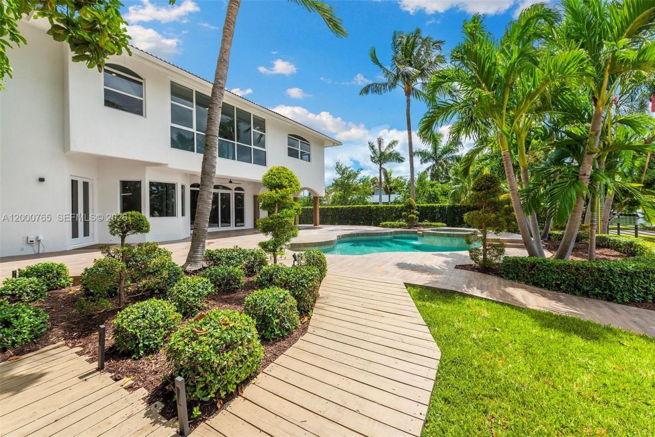 552 Palm Drive, Hallandale Beach, FL 33009 Photo