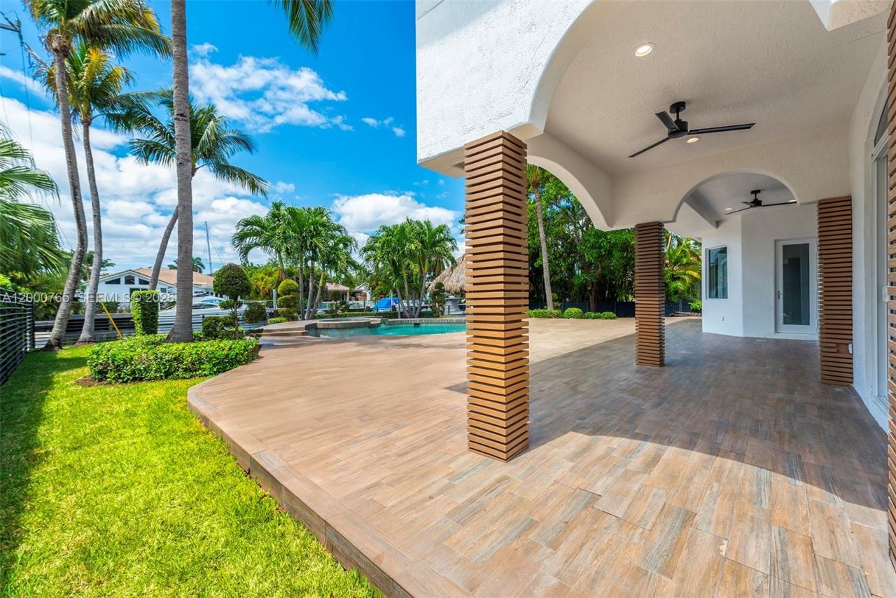 552 Palm Drive, Hallandale Beach, FL 33009 Photo