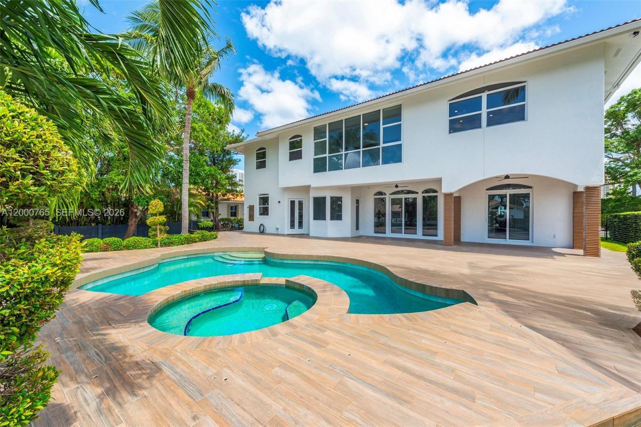 552 Palm Drive, Hallandale Beach, FL 33009 Photo