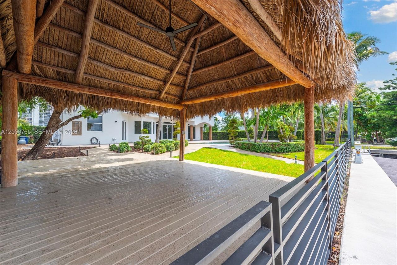 552 Palm Drive, Hallandale Beach, FL 33009 Photo