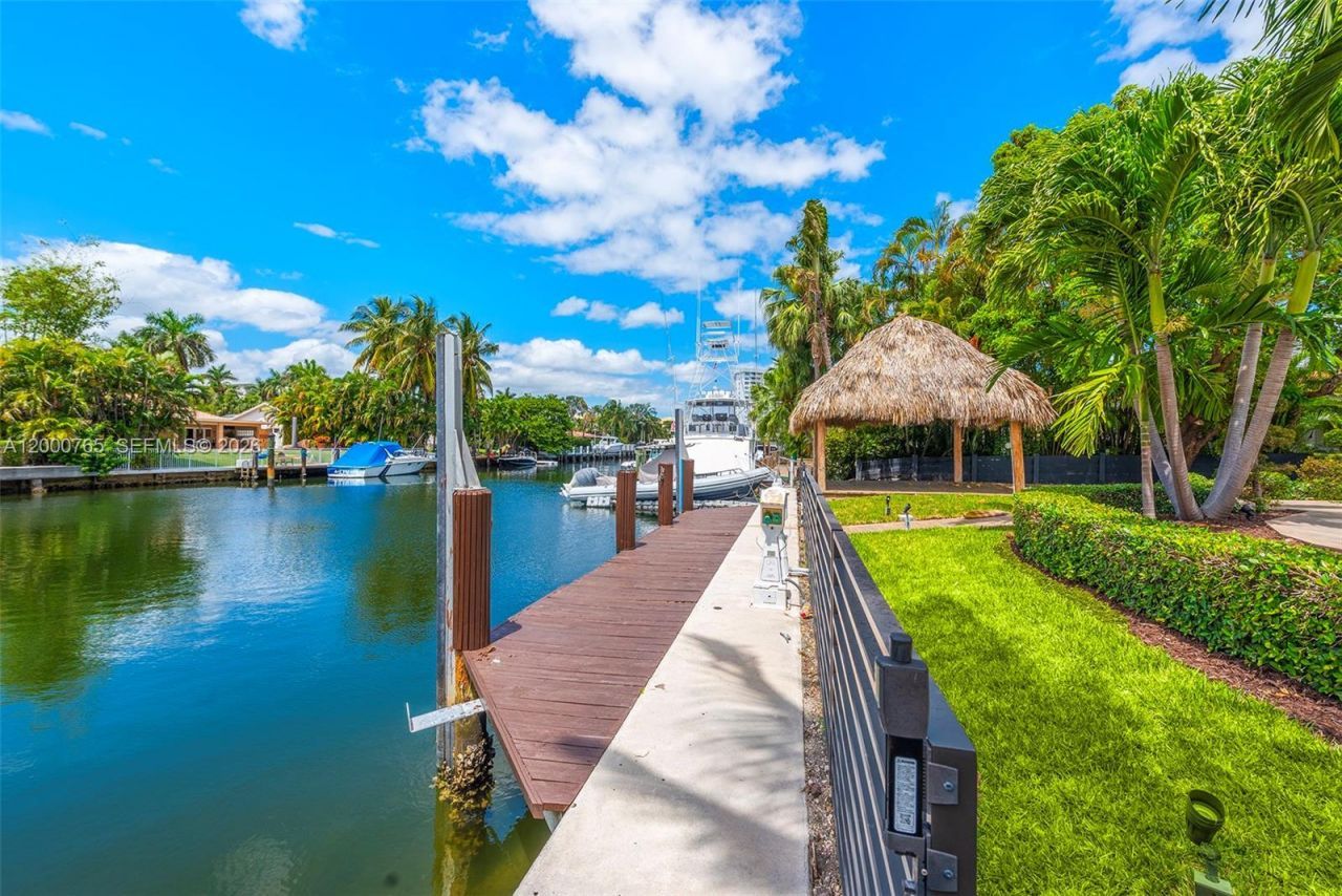 552 Palm Drive, Hallandale Beach, FL 33009 Photo