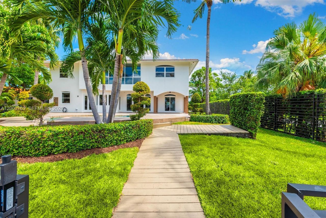 552 Palm Drive, Hallandale Beach, FL 33009 Photo