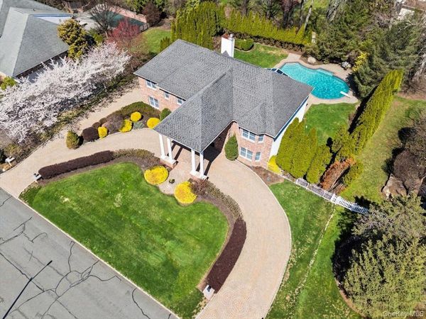 33 King Arthur Court, New City, NY 10956