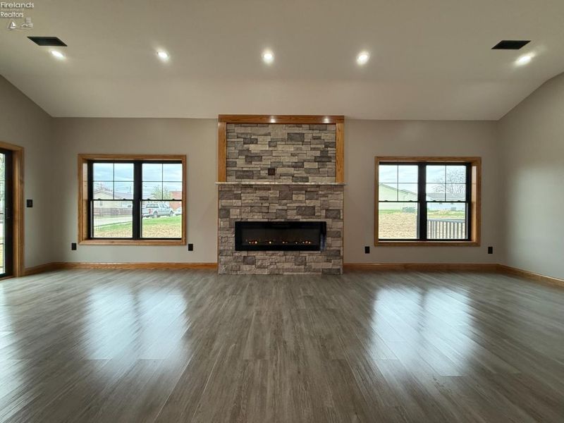 203 Crestwood Drive, Willard, OH 44890 Photo 11