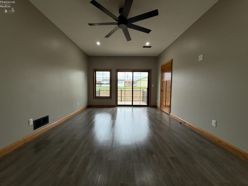 203 Crestwood Drive, Willard, OH 44890 Photo 13