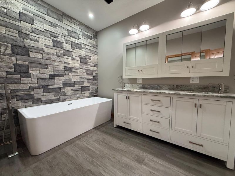 203 Crestwood Drive, Willard, OH 44890 Photo 14