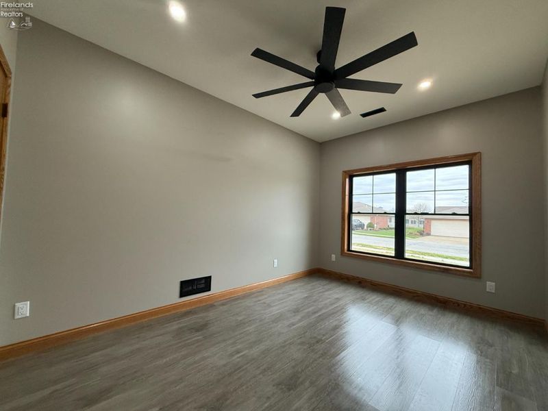 203 Crestwood Drive, Willard, OH 44890 Photo 16