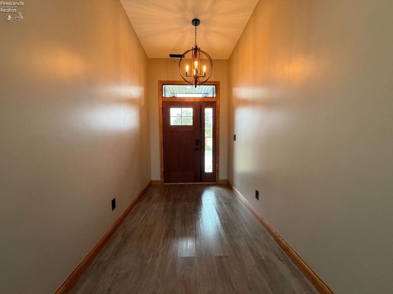 203 Crestwood Drive, Willard, OH 44890 Photo 2