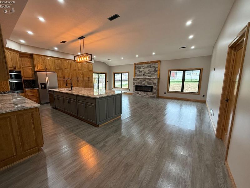 203 Crestwood Drive, Willard, OH 44890 Photo 3