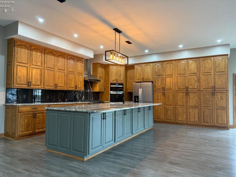 203 Crestwood Drive, Willard, OH 44890 Photo 4