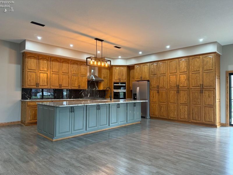 203 Crestwood Drive, Willard, OH 44890 Photo 5