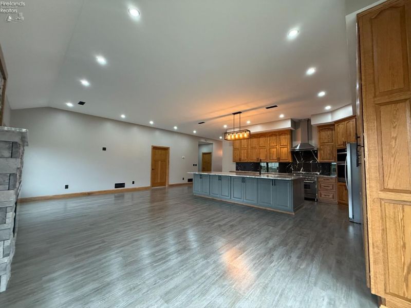 203 Crestwood Drive, Willard, OH 44890 Photo 6