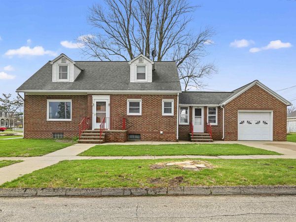 206 SW 2nd Street, Farley, IA 52046