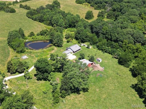 4710 Pike 451 , Curryville, MO 63339