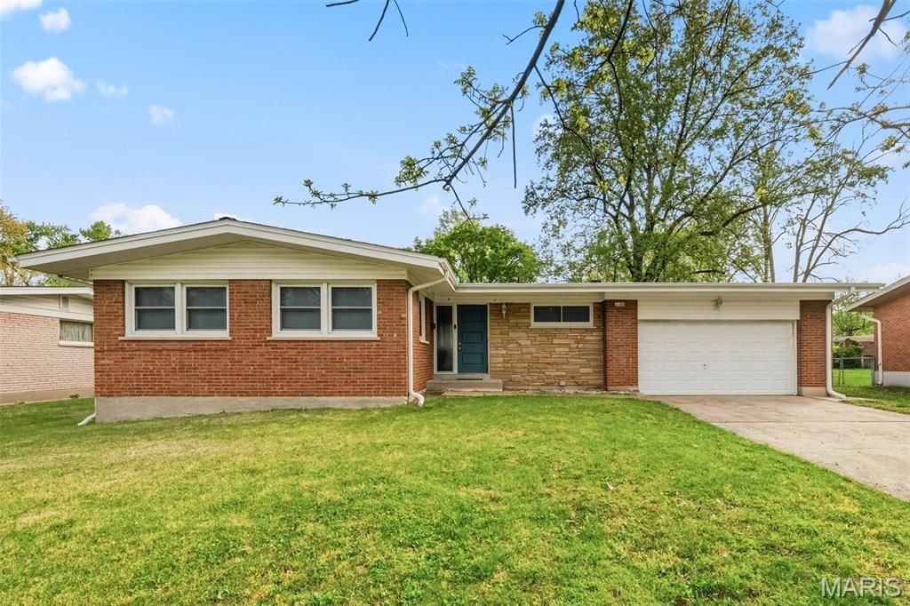 2100 Argo Drive, Florissant, MO 63031 Main Photo