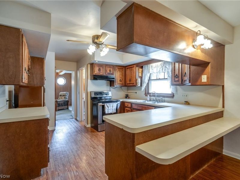 584 N Hawkins Avenue, Akron, OH 44313 Photo 10