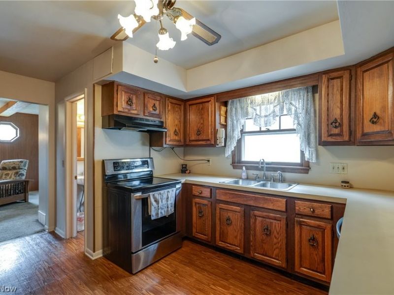 584 N Hawkins Avenue, Akron, OH 44313 Photo 11