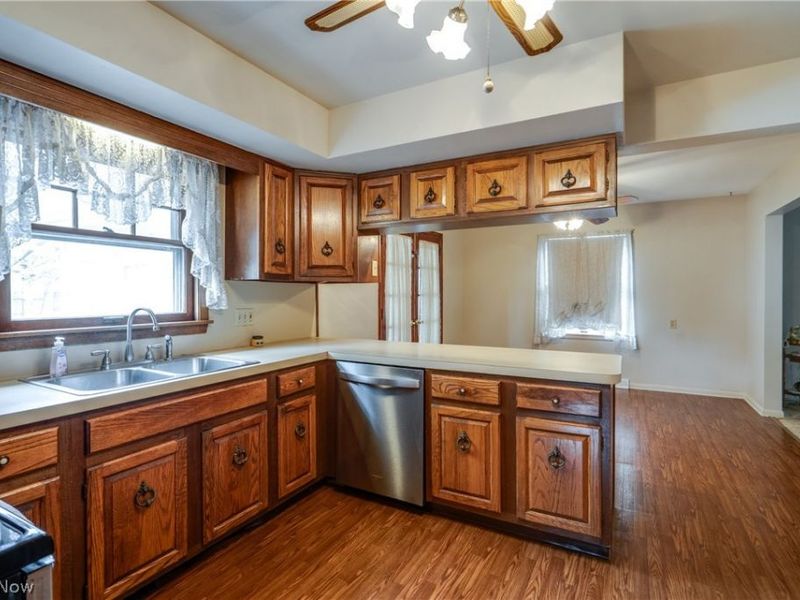 584 N Hawkins Avenue, Akron, OH 44313 Photo 12