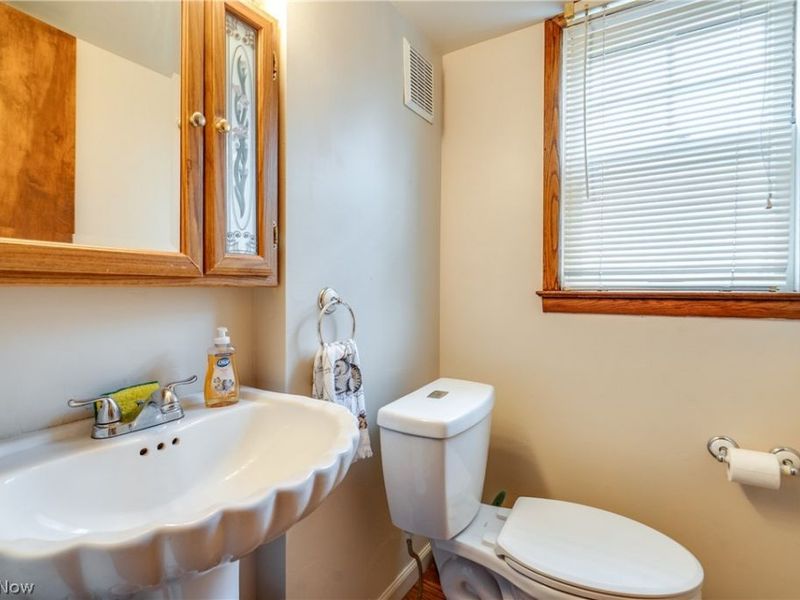 584 N Hawkins Avenue, Akron, OH 44313 Photo 13