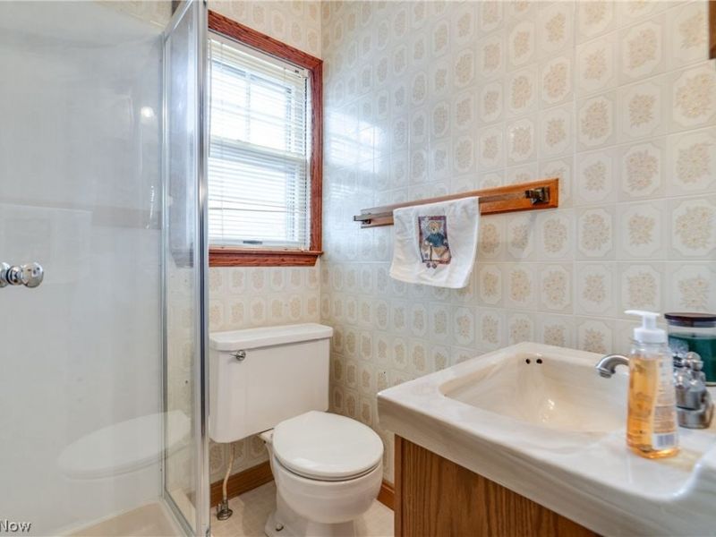 584 N Hawkins Avenue, Akron, OH 44313 Photo 18