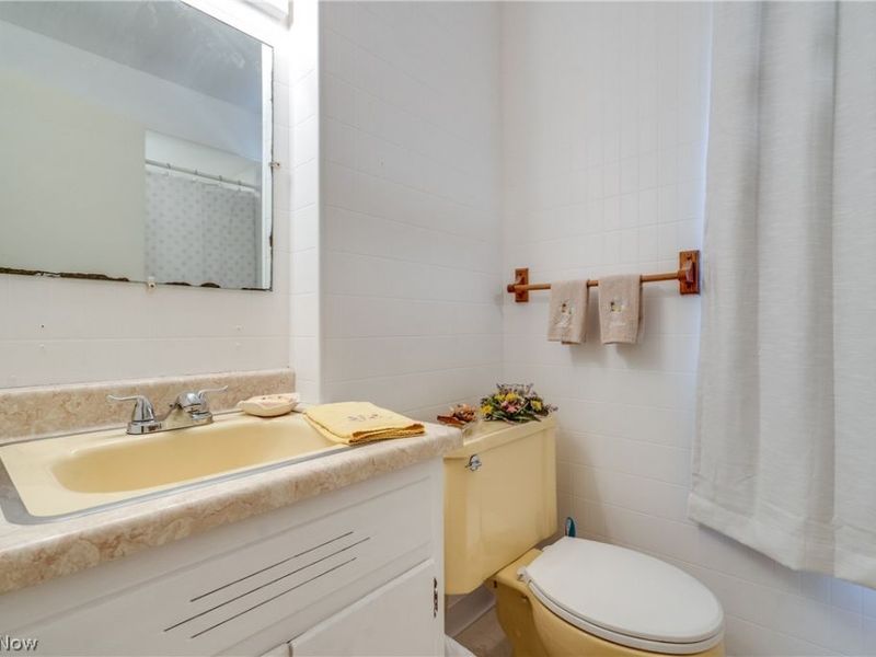 584 N Hawkins Avenue, Akron, OH 44313 Photo 22