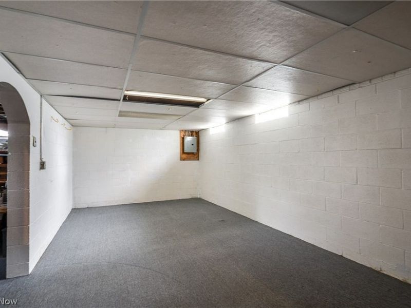 584 N Hawkins Avenue, Akron, OH 44313 Photo 23