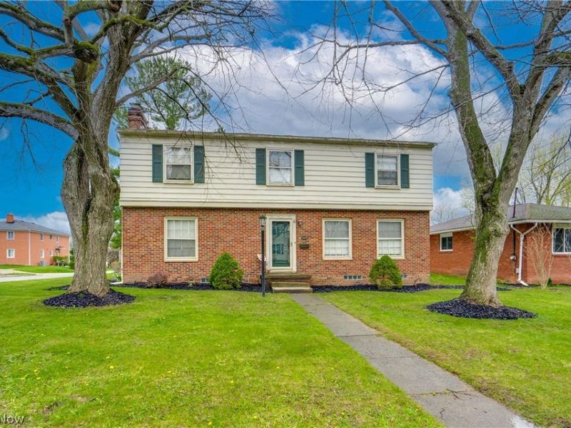 584 N Hawkins Avenue, Akron, OH 44313 Photo 3