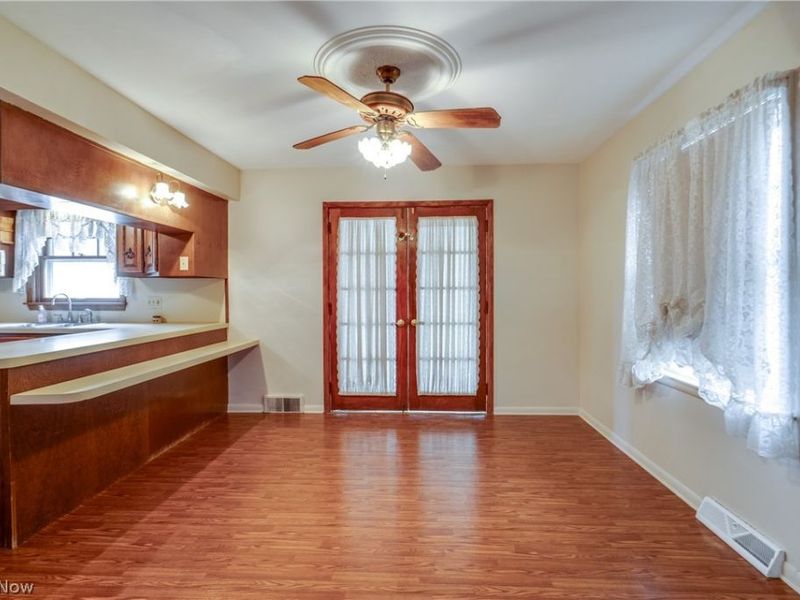 584 N Hawkins Avenue, Akron, OH 44313 Photo 6