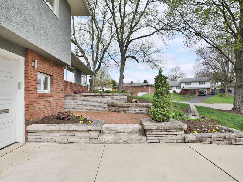 645 Beautyview Court, Columbus, OH 43214 Photo 5