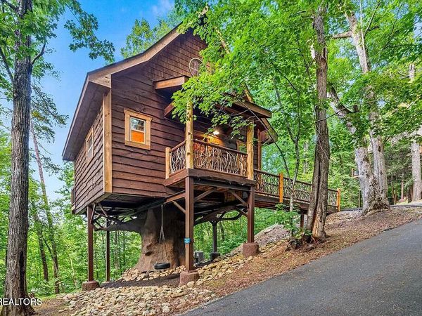 1930 Kinfolks Ridge Way, Pigeon Forge, TN 37876