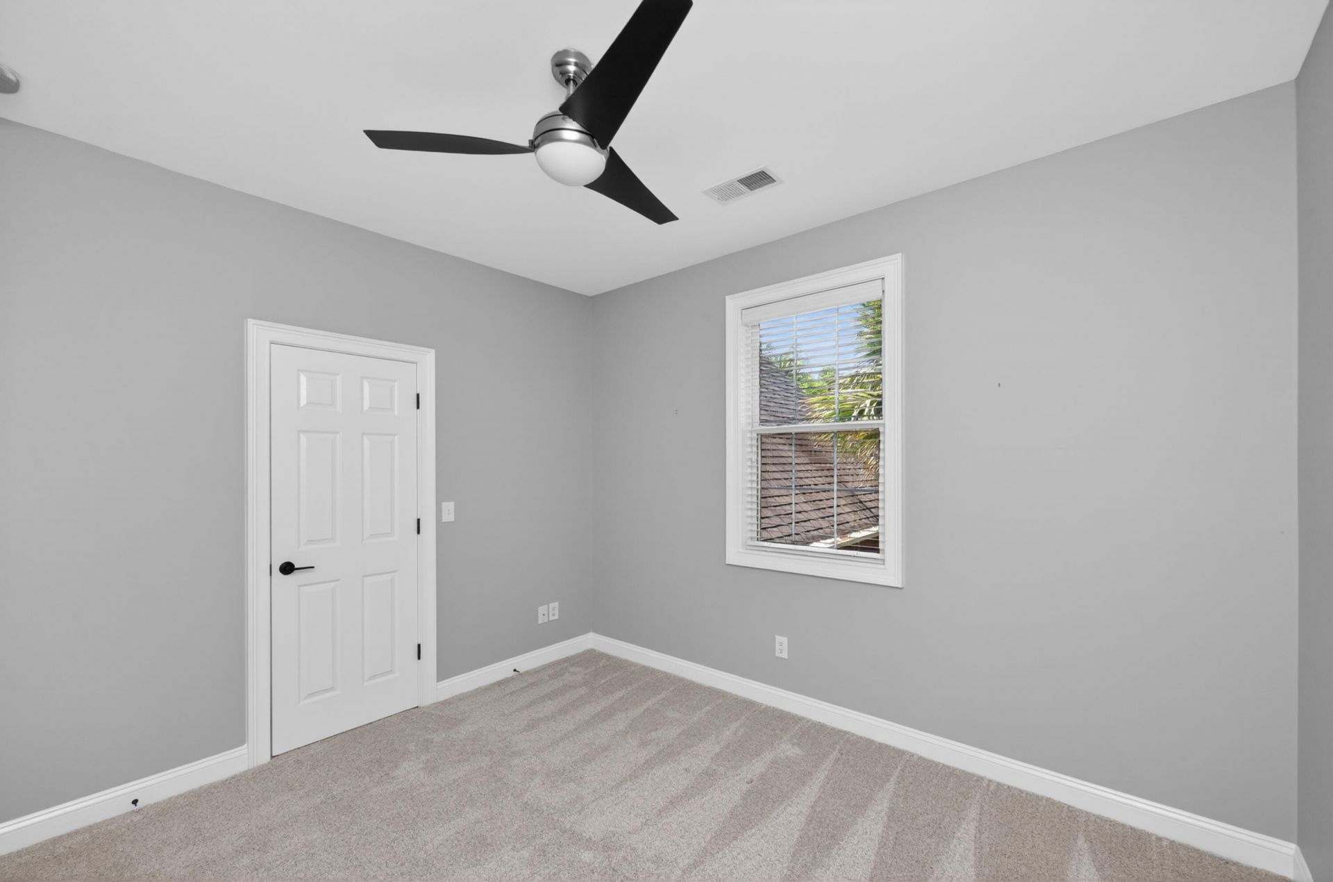 8618 W Fairway Woods Drive Photo 22