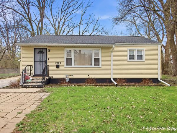 2609 N Pine Street, Waukegan, IL 60087