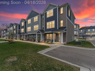 2934 Artemis, Troy, MI 48085