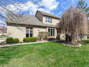 1256 Autumn Drive, Troy, MI 48098