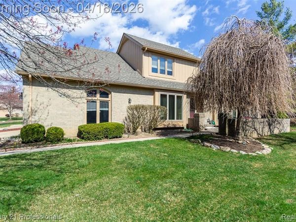 1256 Autumn Drive, Troy, MI 48098
