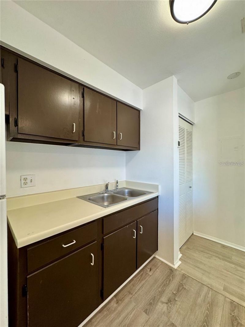 2632 Hidden Lake Drive N, Unit E, Sarasota, FL 34237 Photo