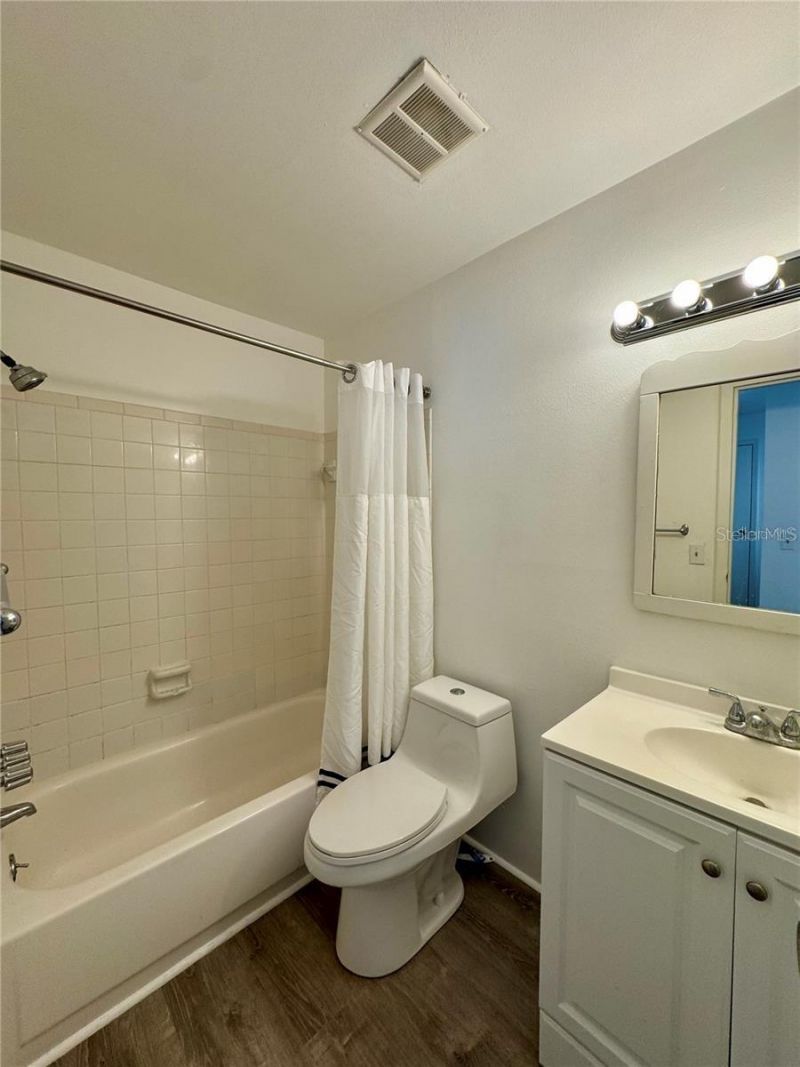 2632 Hidden Lake Drive N, Unit E, Sarasota, FL 34237 Photo