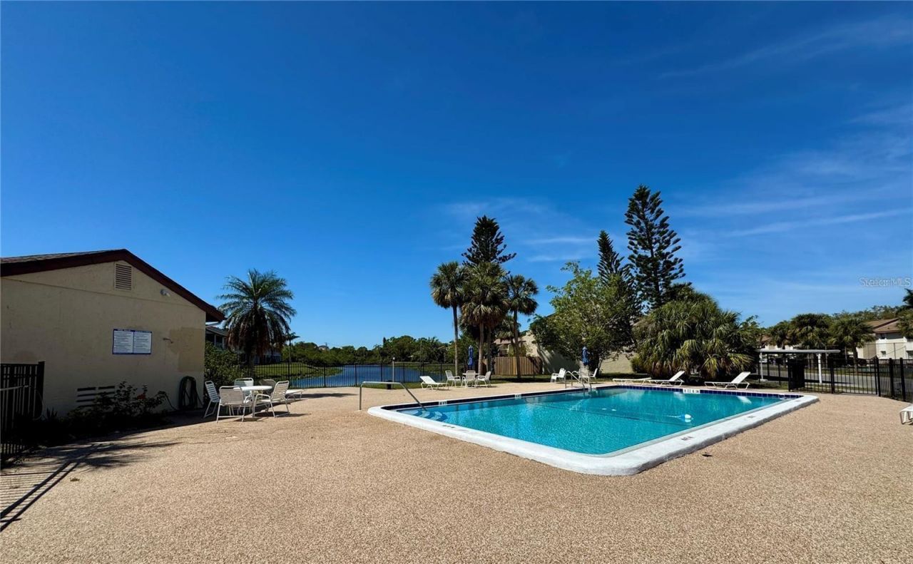 2632 Hidden Lake Drive N, Unit E, Sarasota, FL 34237 Photo