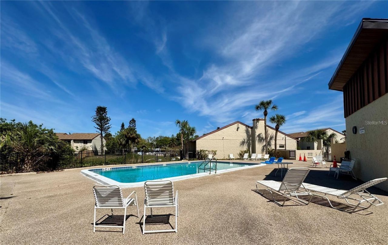 2632 Hidden Lake Drive N, Unit E, Sarasota, FL 34237 Photo