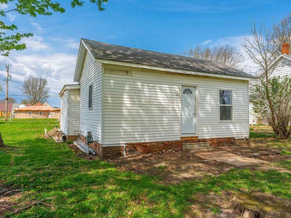 406 N MASON Street, Mason City, IL 62664